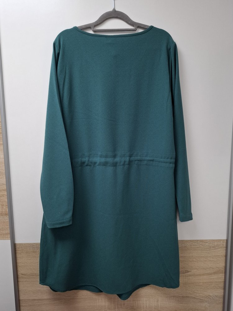 Dunkelgrünes Kleid von vila Größe 42