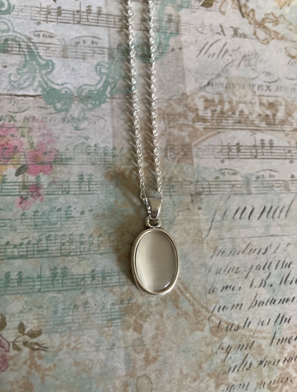 Silberkette mit mondstein