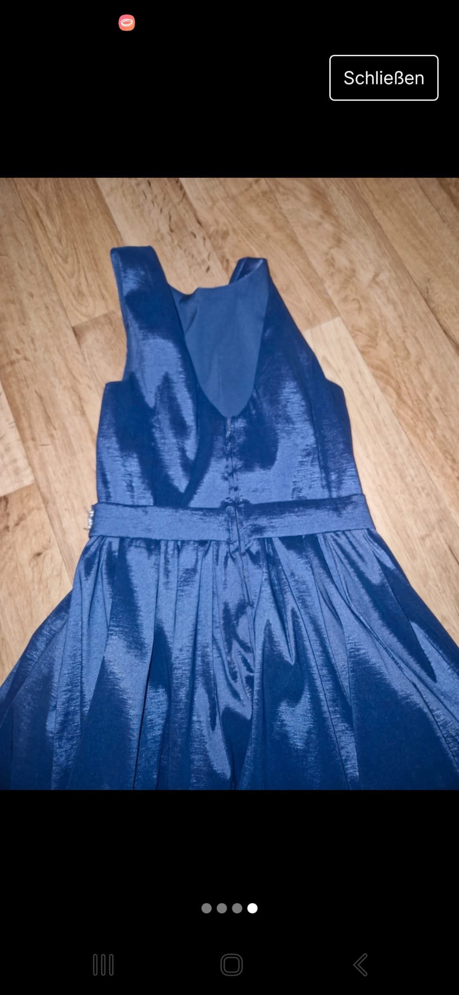 Blaues Abschlusskleid