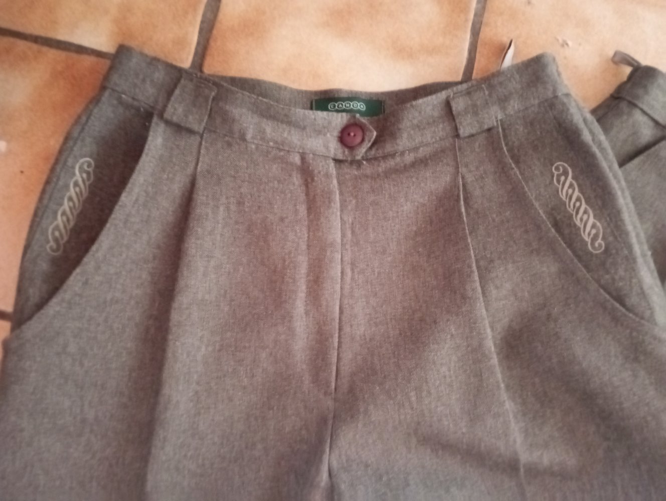 2 graue Anzugs / Stoffhosen