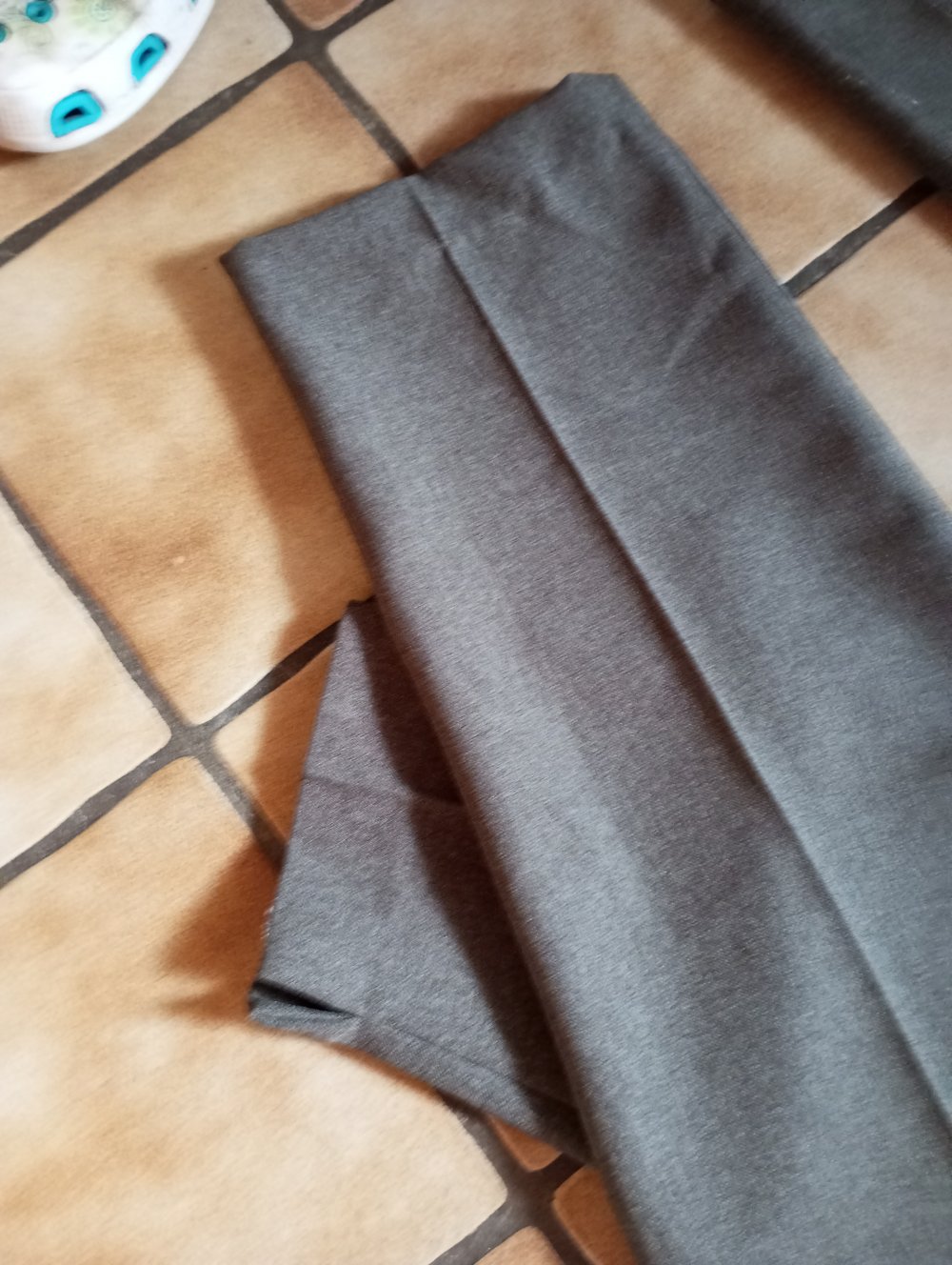 2 graue Anzugs / Stoffhosen