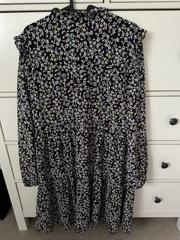 Kleid aus fließendem Stoff