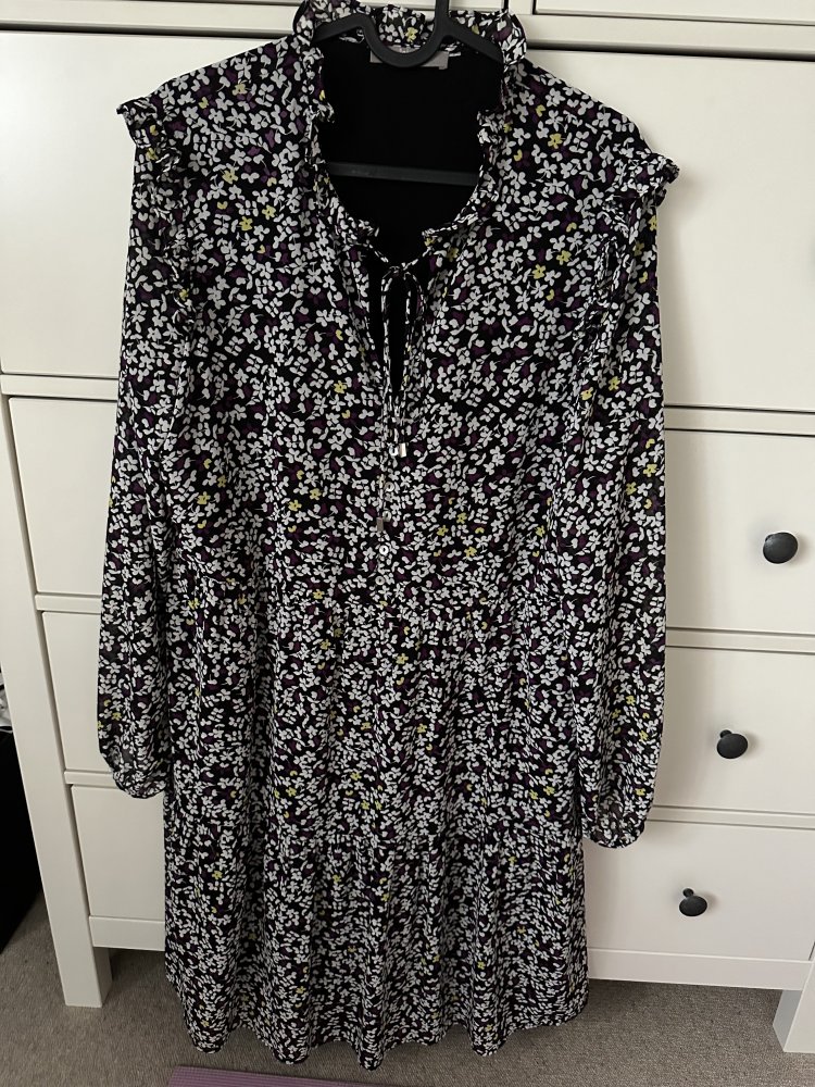 Kleid aus fließendem Stoff