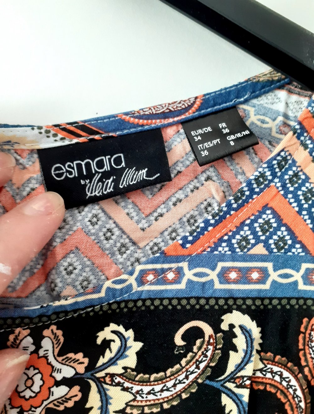 Jumpsuit Overall Playsuit 34 xs bunt paisleymuster esmara Heidi Klum blau Orange
Nicht getragen
Boho Ethno 
Mit Bindegürtel
Am Bein eng geschnitten
Leichter sommerlicher Stoff