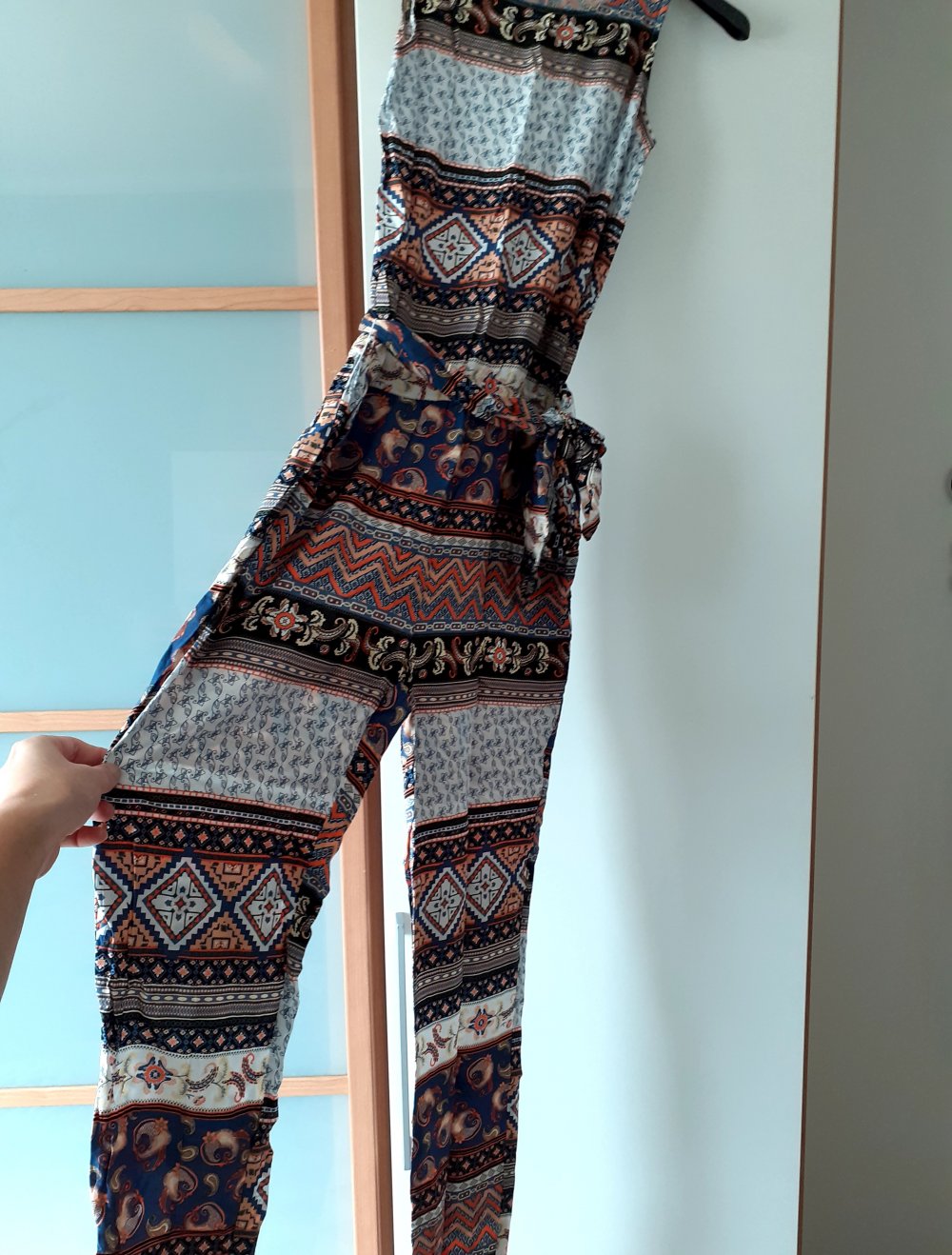 Jumpsuit Overall Playsuit 34 xs bunt paisleymuster esmara Heidi Klum blau Orange
Nicht getragen
Boho Ethno 
Mit Bindegürtel
Am Bein eng geschnitten
Leichter sommerlicher Stoff