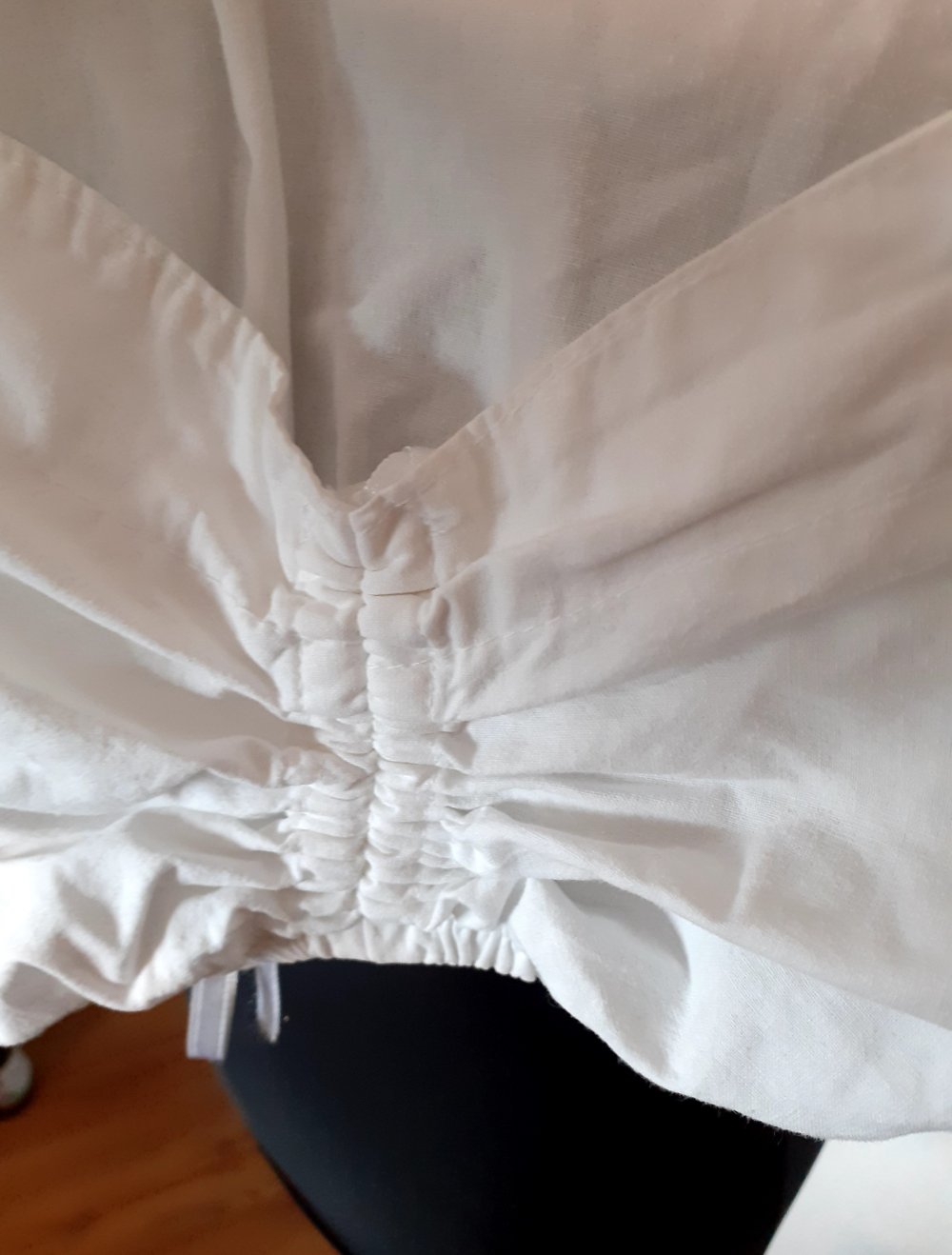 Trachtenpoint Trachtenbluse Dirndlbluse 36 weiß
mit kleinem blauen Fleck auf dem Ärmel