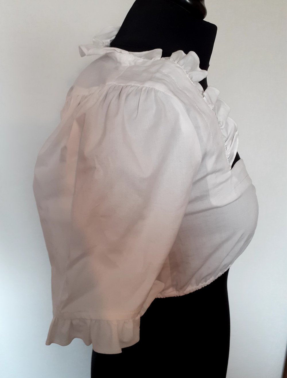 Trachtenbluse Dirndlbluse 36 weiß NoName mit Bindeband zur Raffung, damit kann der Ausschnitt/ Dekolete individuell verändert werden