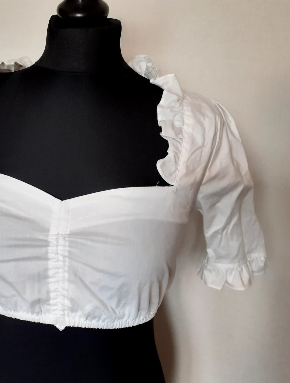 Trachtenbluse Dirndlbluse 36 weiß NoName mit Bindeband zur Raffung, damit kann der Ausschnitt/ Dekolete individuell verändert werden