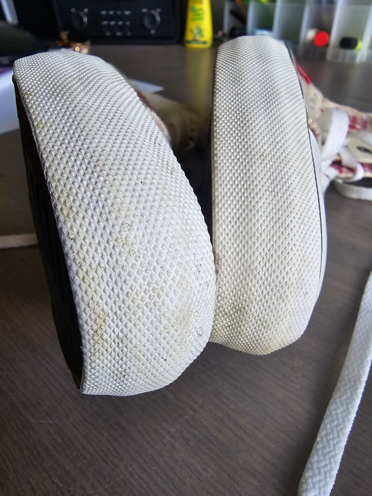 Folklore Turnschuhe mit Stickerei und kleinen Täschchen Gr. 40