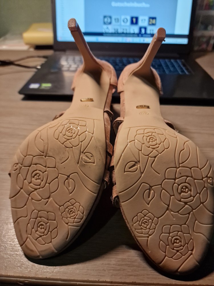 Highheels mit Nieten in Altrosa Gr. 40 Neu