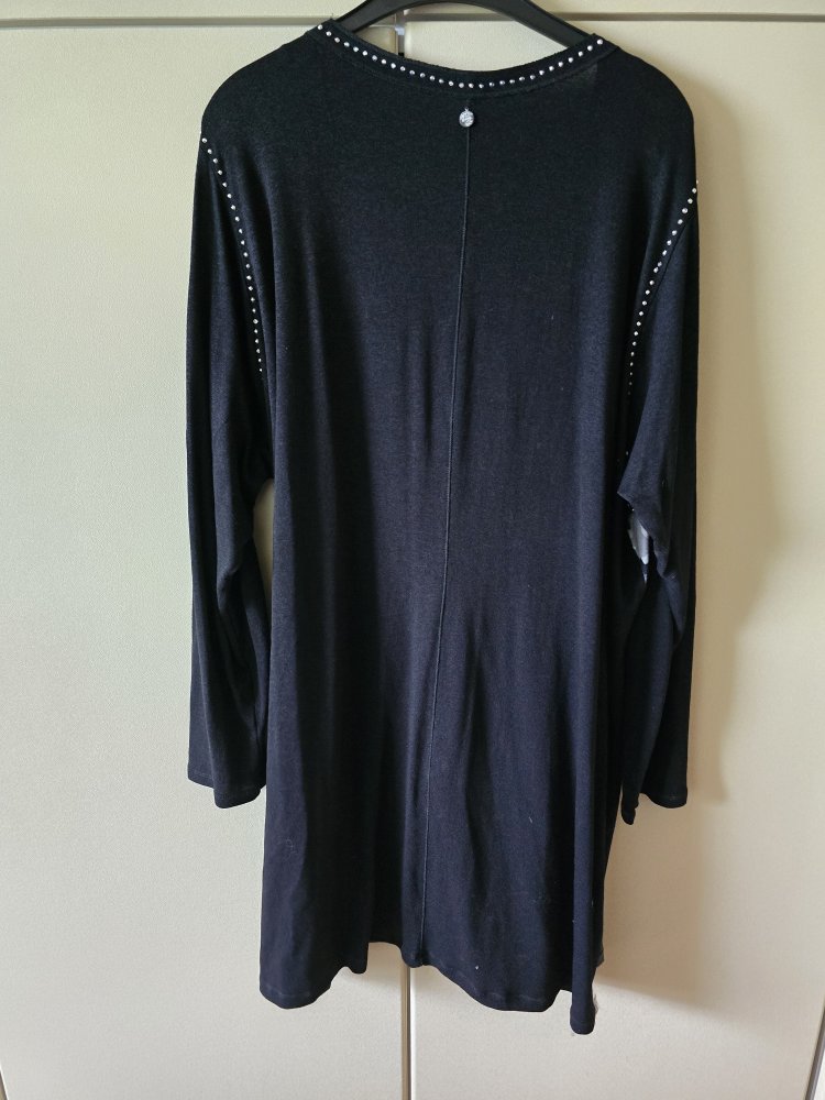 Leichtes Kleid mit schönem Muster und vielen Nieten Tredy Gr. 52 auch noch 54