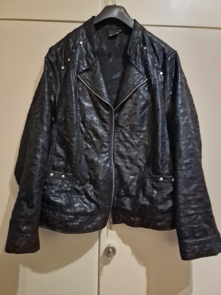 Jacke mit Struktur Gr. 44 wirkt wie Kunstleder von Dreamstar