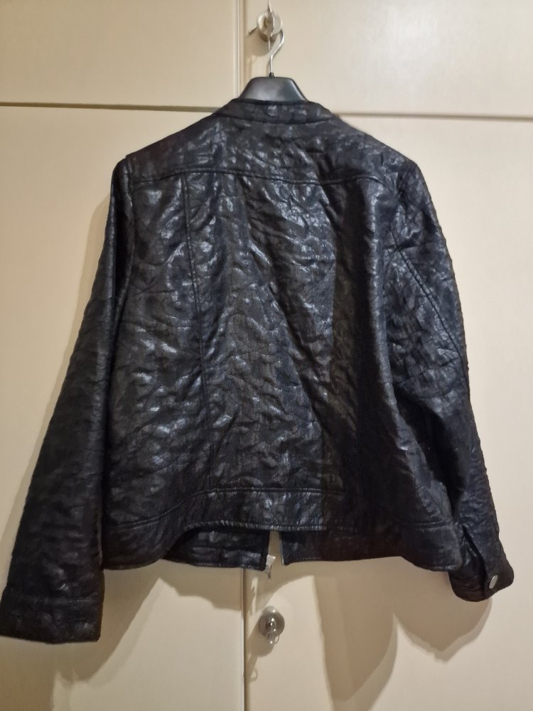 Jacke mit Struktur Gr. 44 wirkt wie Kunstleder von Dreamstar