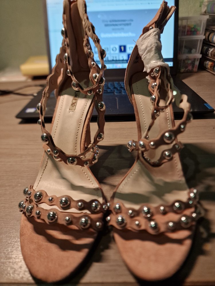 Highheels mit Nieten in Altrosa Gr. 40 Neu