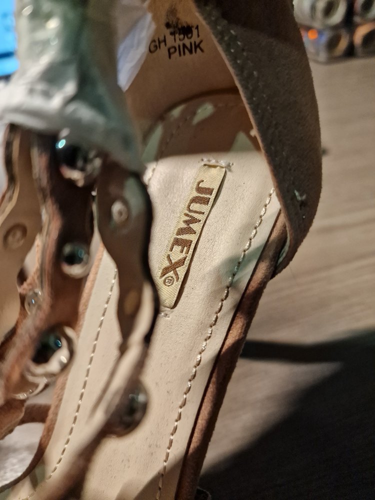 Highheels mit Nieten in Altrosa Gr. 40 Neu