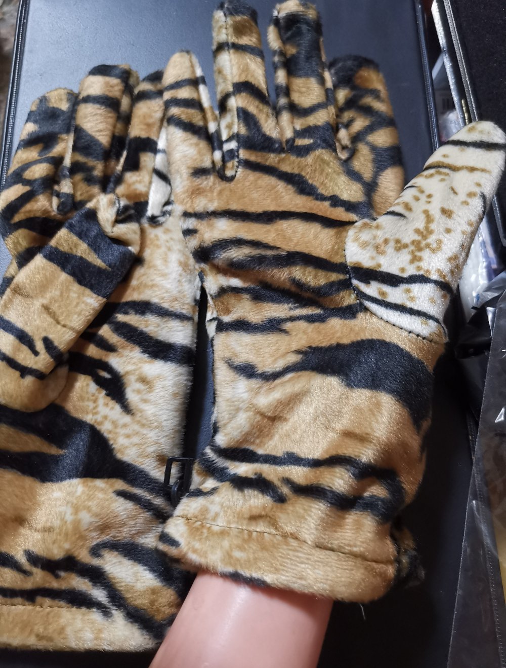 1 Paar Damen Handschuhe Leo Muster Gr M