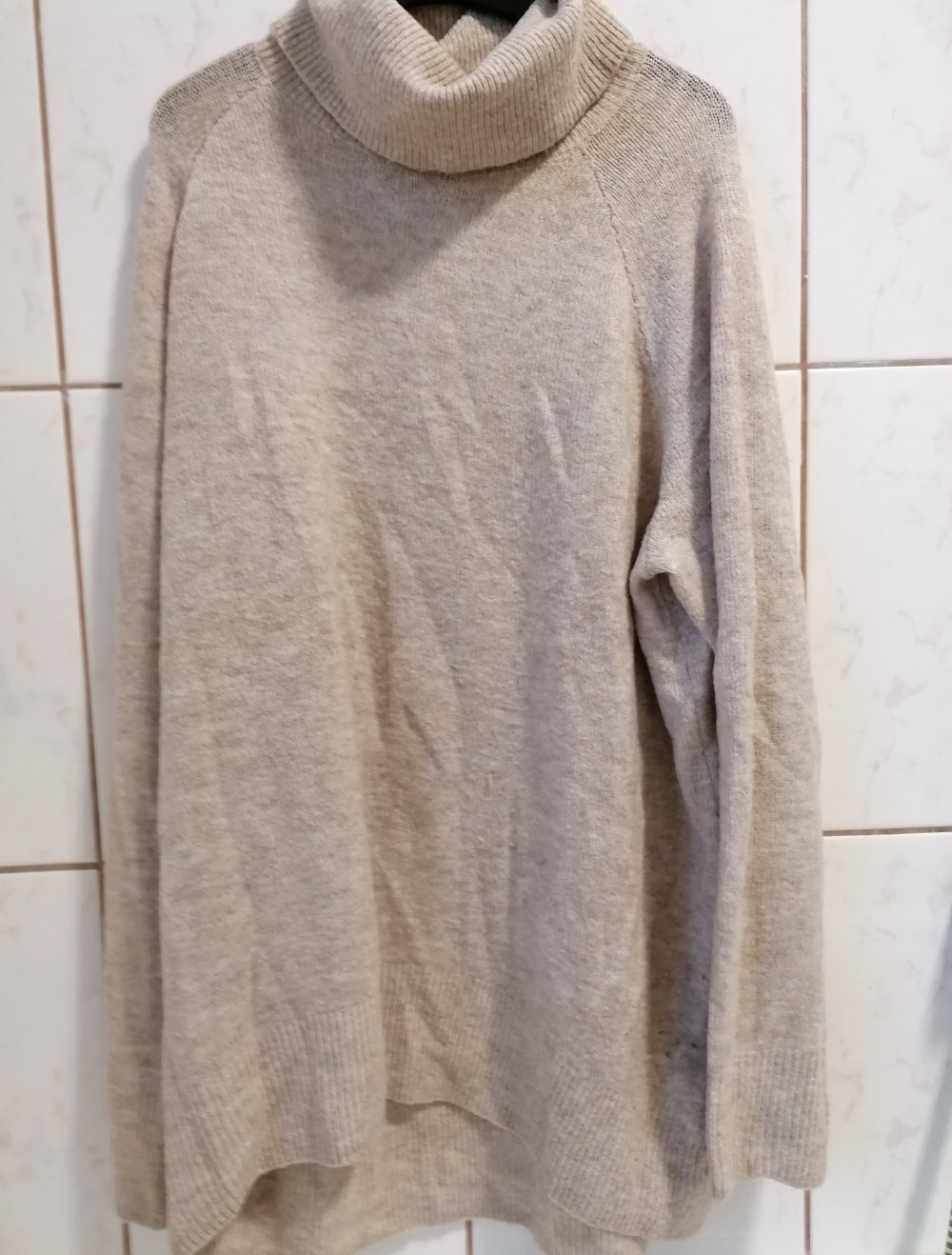 schöner langer Rollkragenpullover