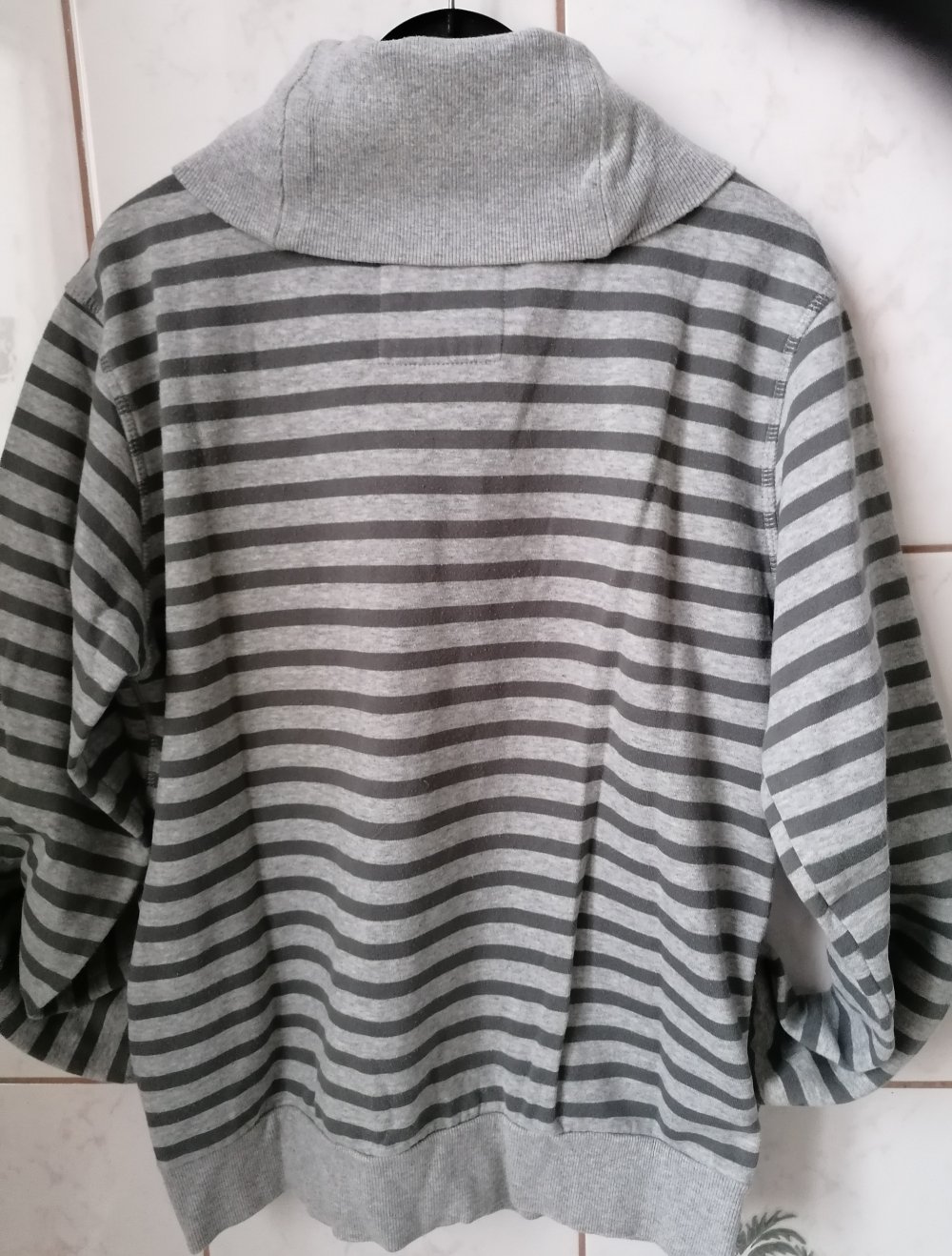 Pullover gestreift mit leichtem Kragen