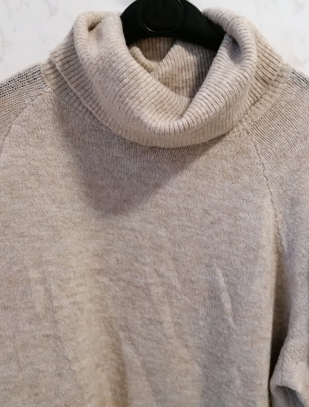 schöner langer Rollkragenpullover