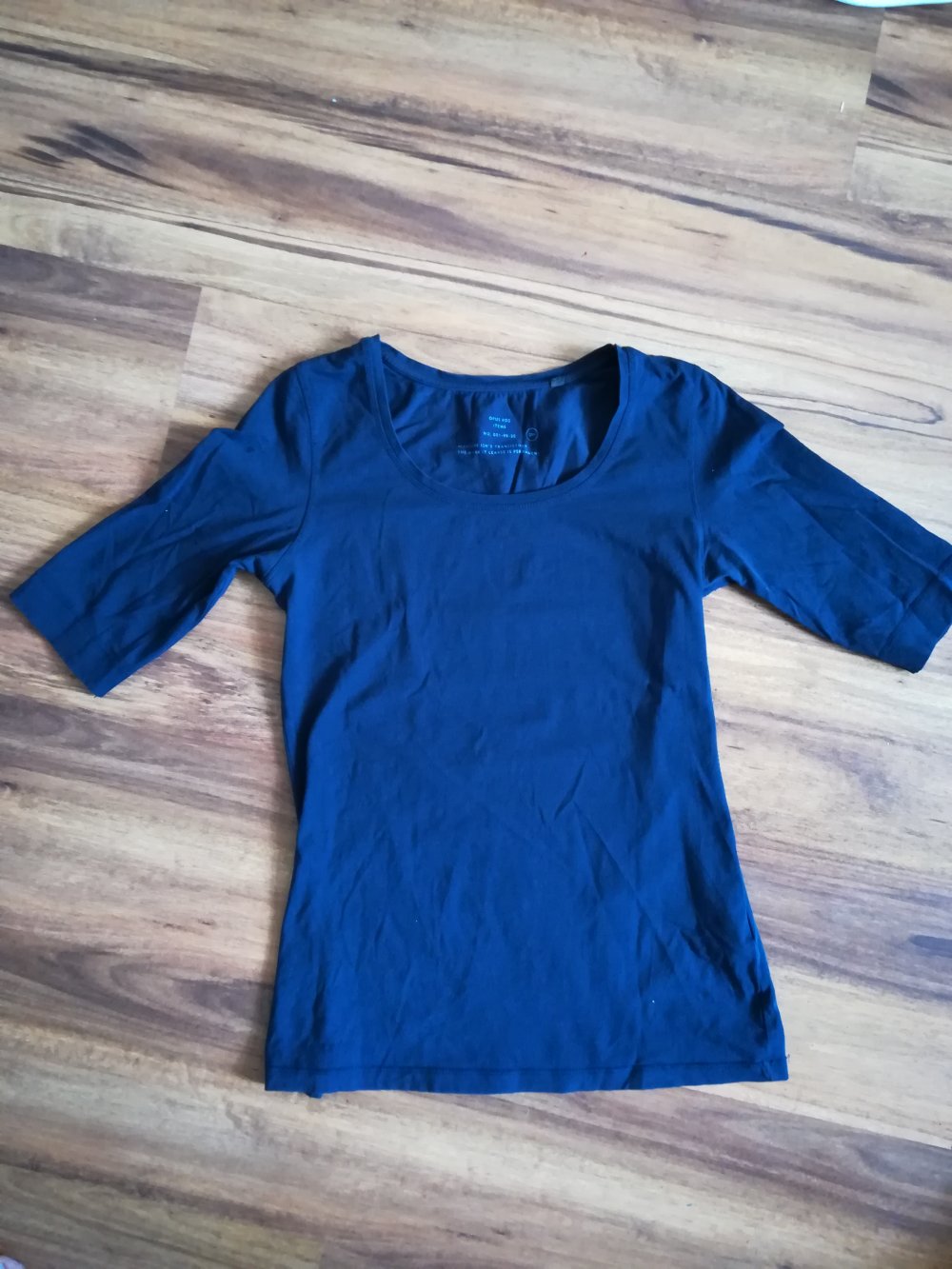 blaues hochwertiges Oberteil mit 3/4 langen Ärmeln
