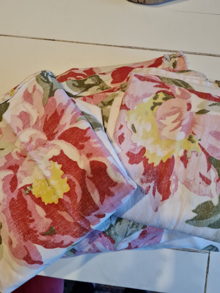 sehr dekorative Bettwäsche-Doppelbett