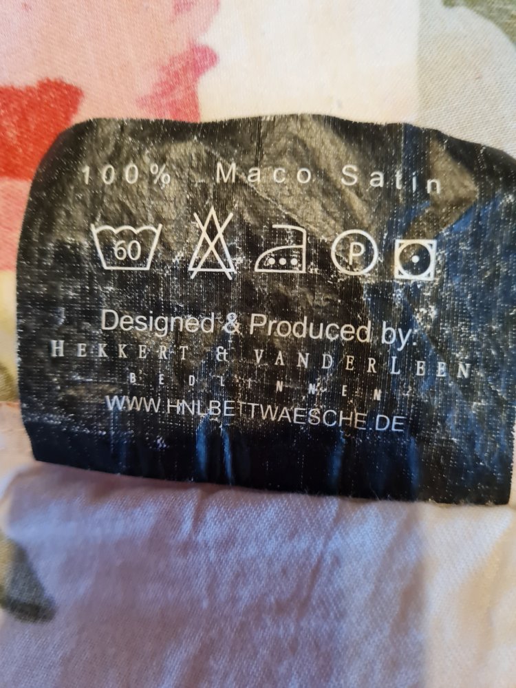 sehr dekorative Bettwäsche-Doppelbett