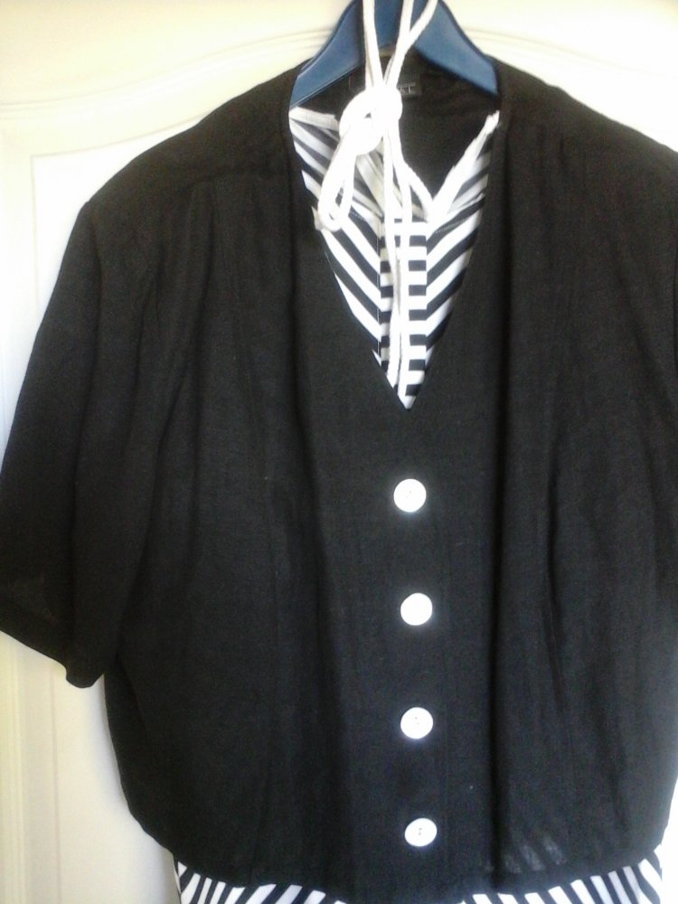       gestreiftes Damenkleid-Kunstfaser