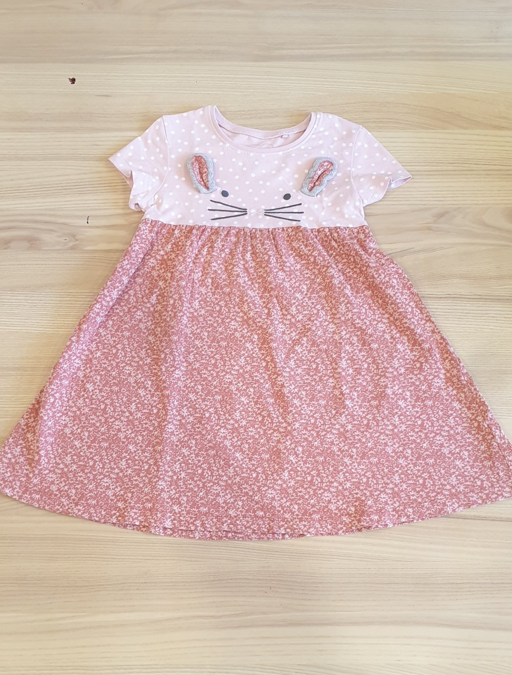 Kleid von Nest, kurzes Kleid