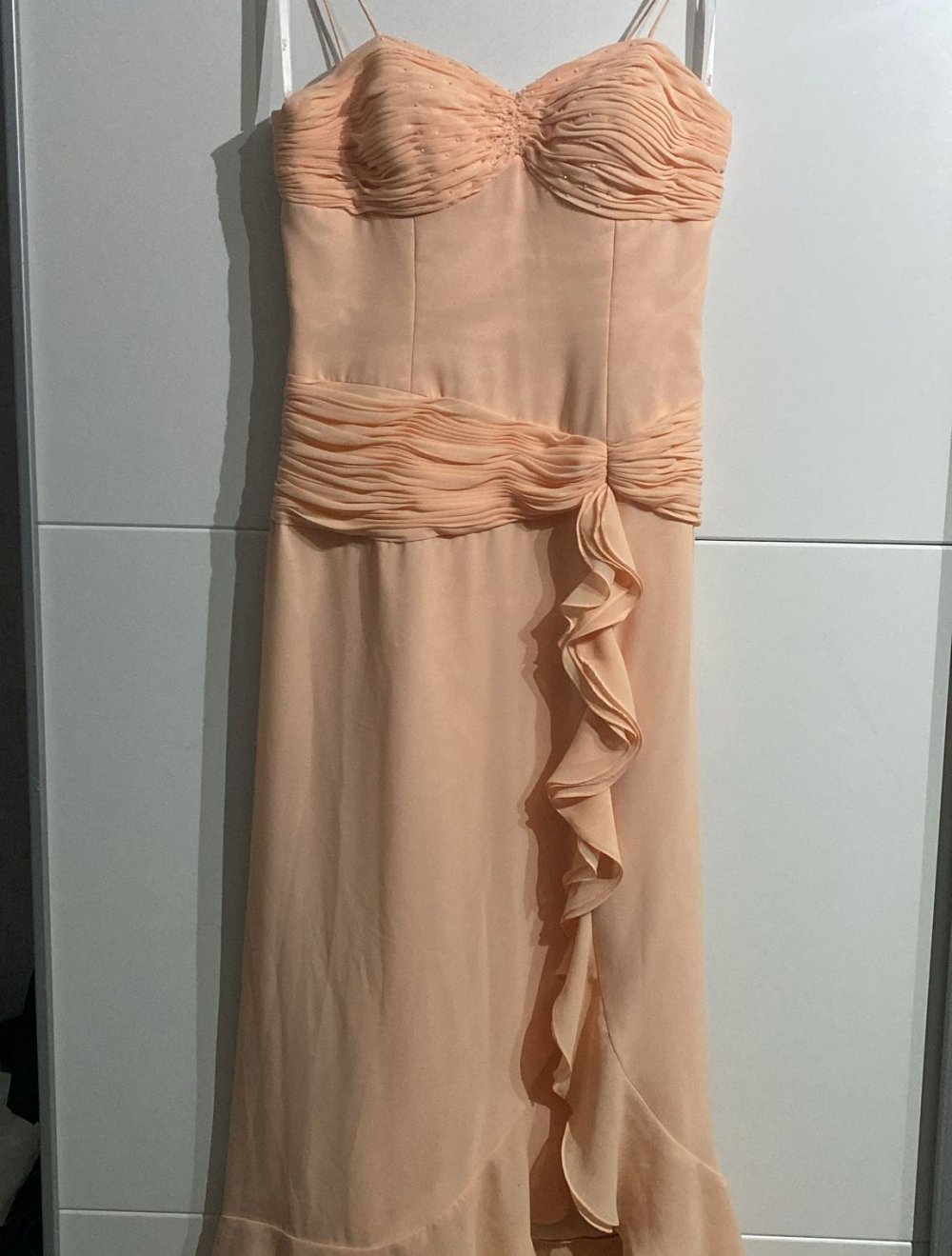 aprikot farbendes kleid