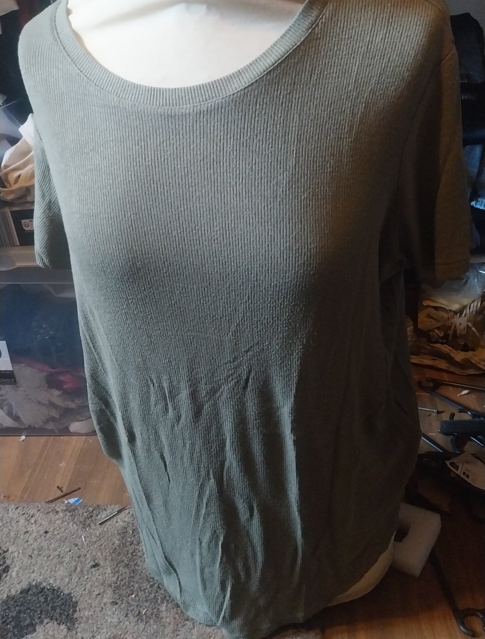 khakifarbenes tshirt