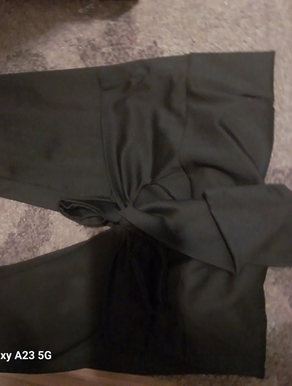 Schwarze Leggings mit schleife