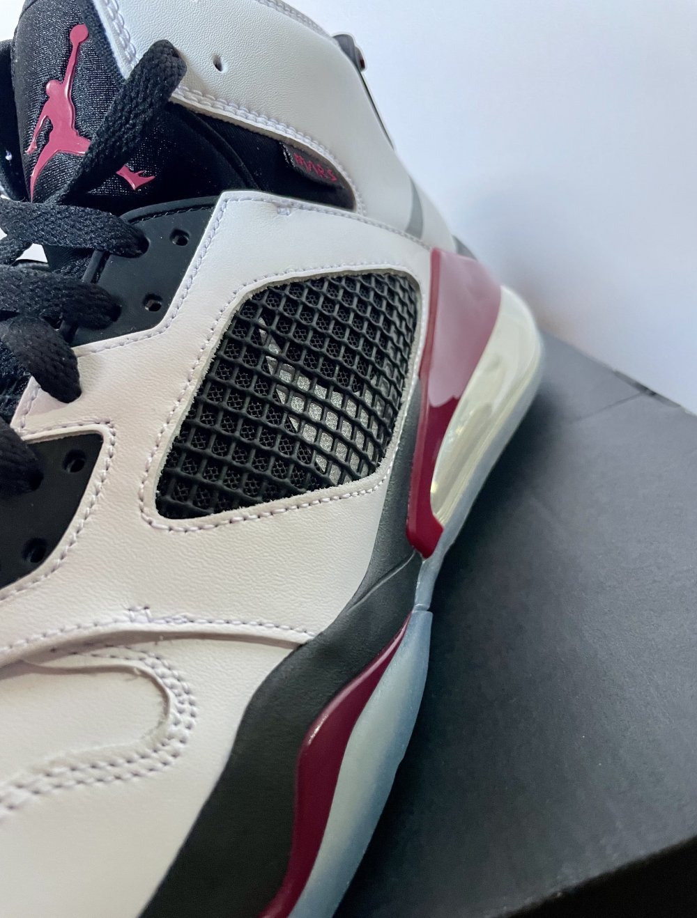 Nike Jordan Mars 270