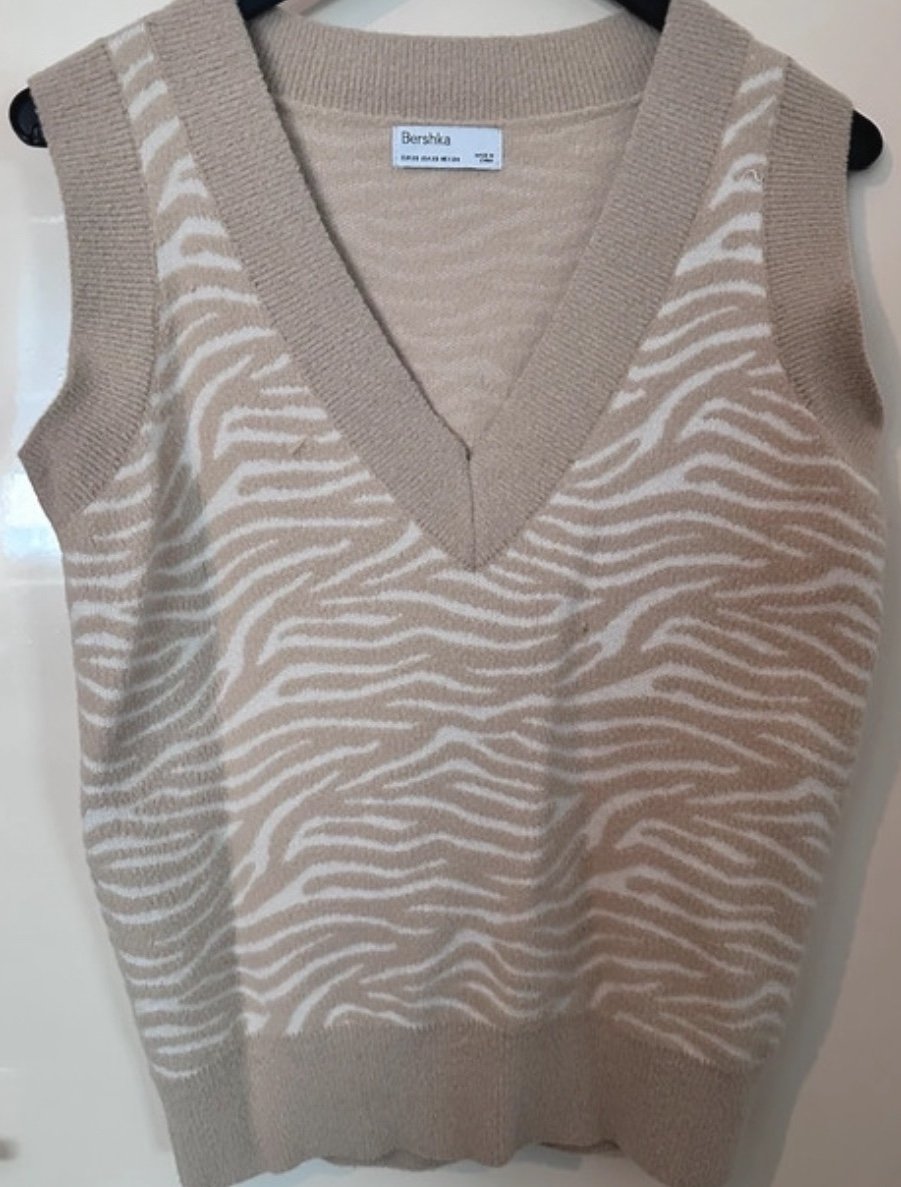 Bershka Pullunder mit V Ausschnitt