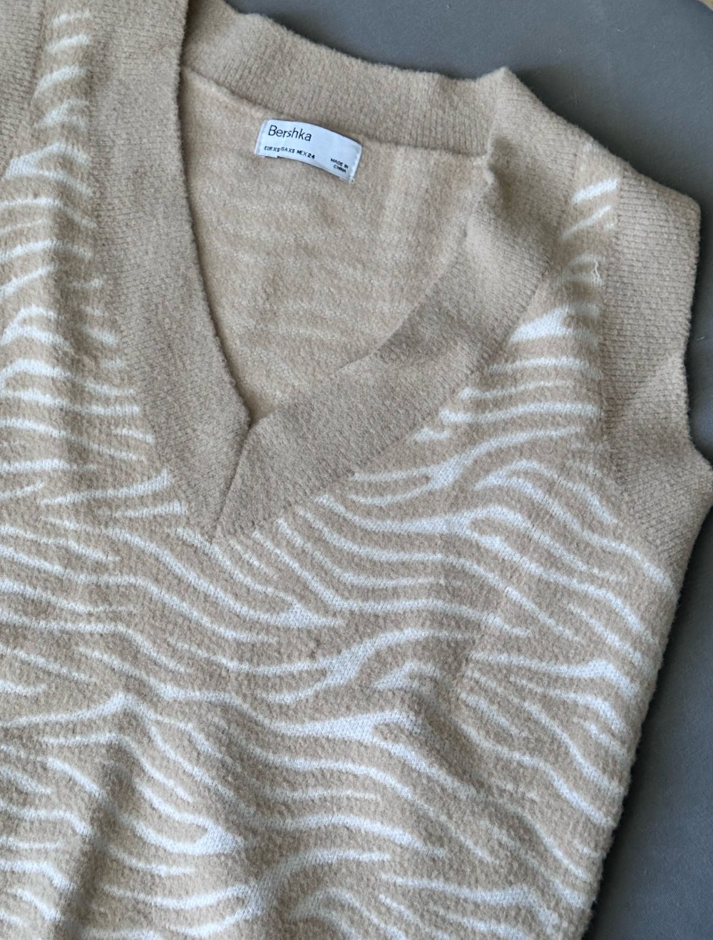 Bershka Pullunder mit V Ausschnitt