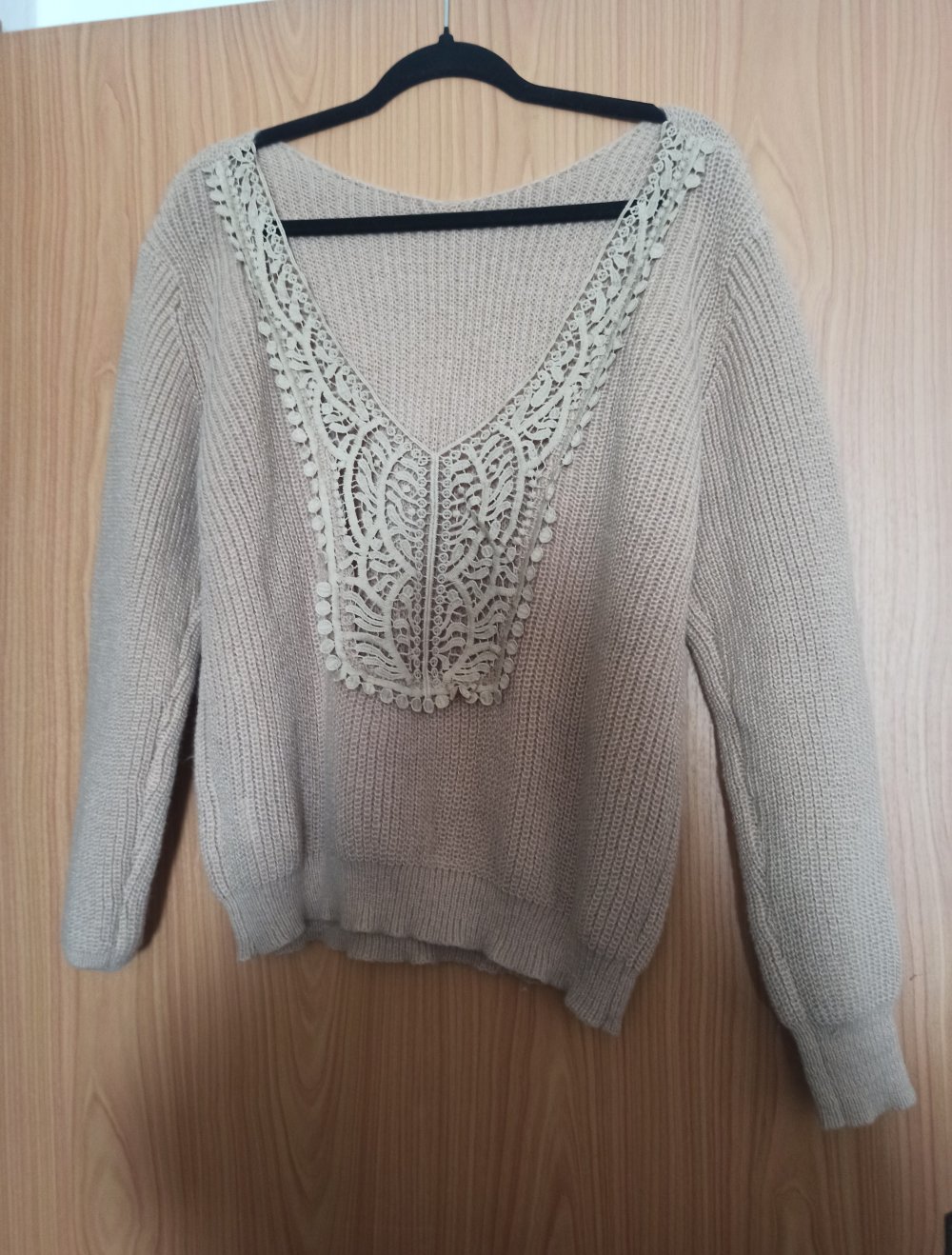 Damen Pullover mit tiefen V Ausschnitt auf dem Rücken