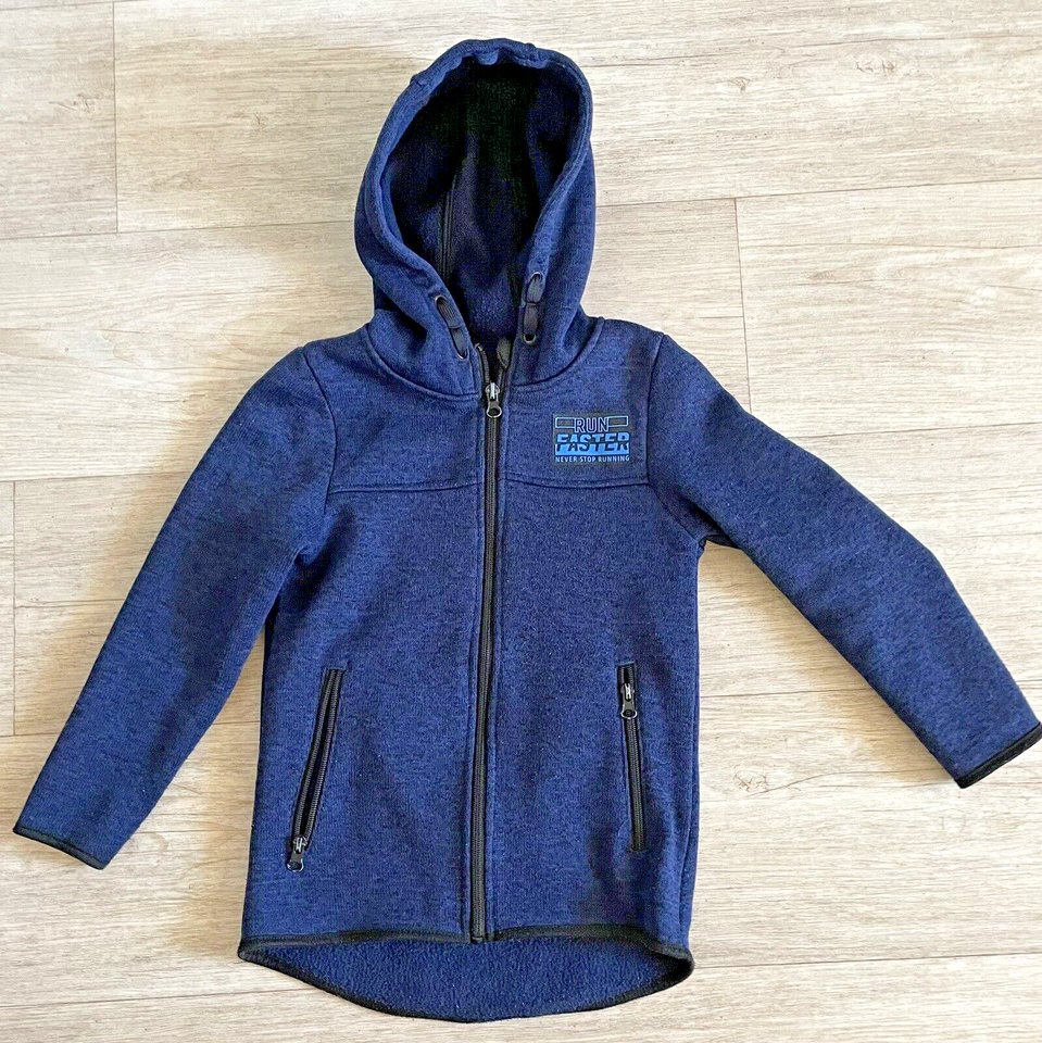 Kleiderpaket Jungen 3 Jacken 1 Pullover 1 Hausanzug Overall Gr. 122/128