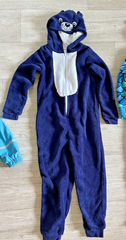 Jungen Kleiderpaket Regenjacke Hausanzüge Pullover Gr. 110/116