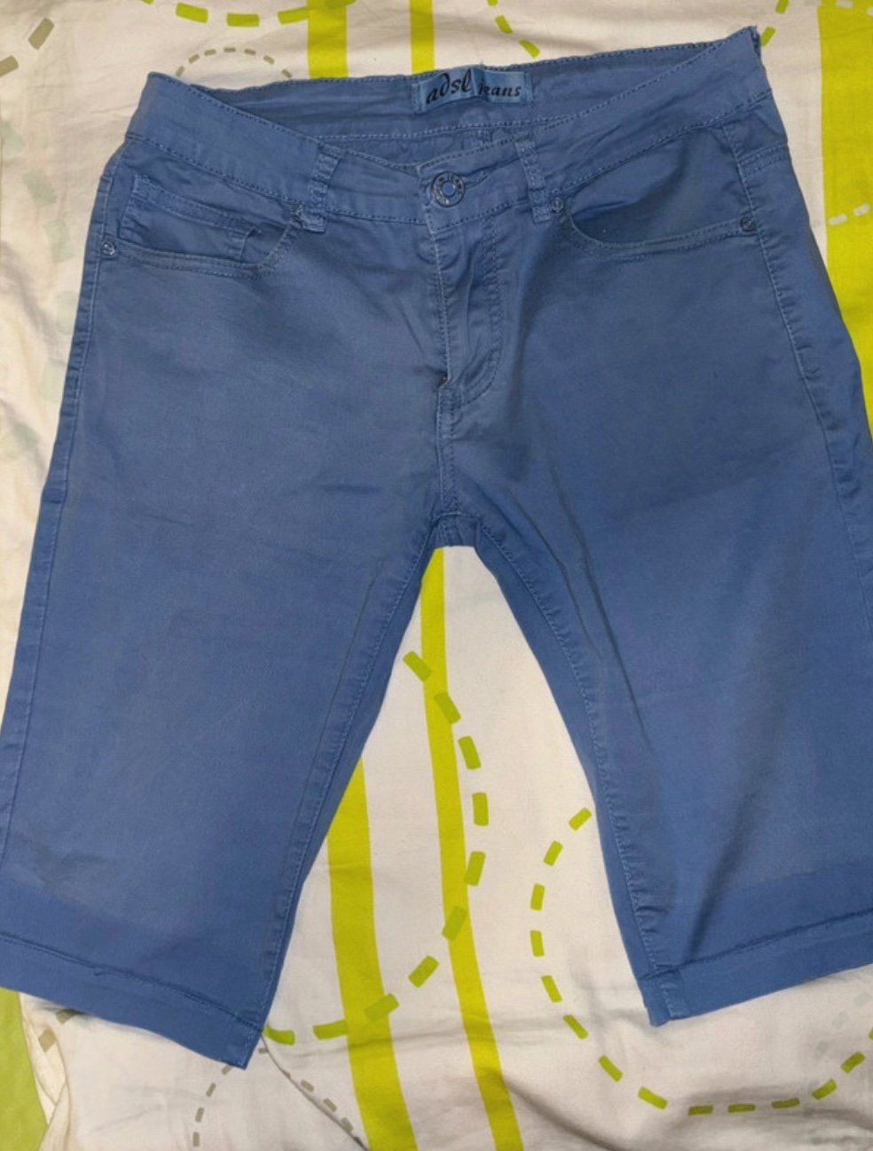 blaue Jeansshorts