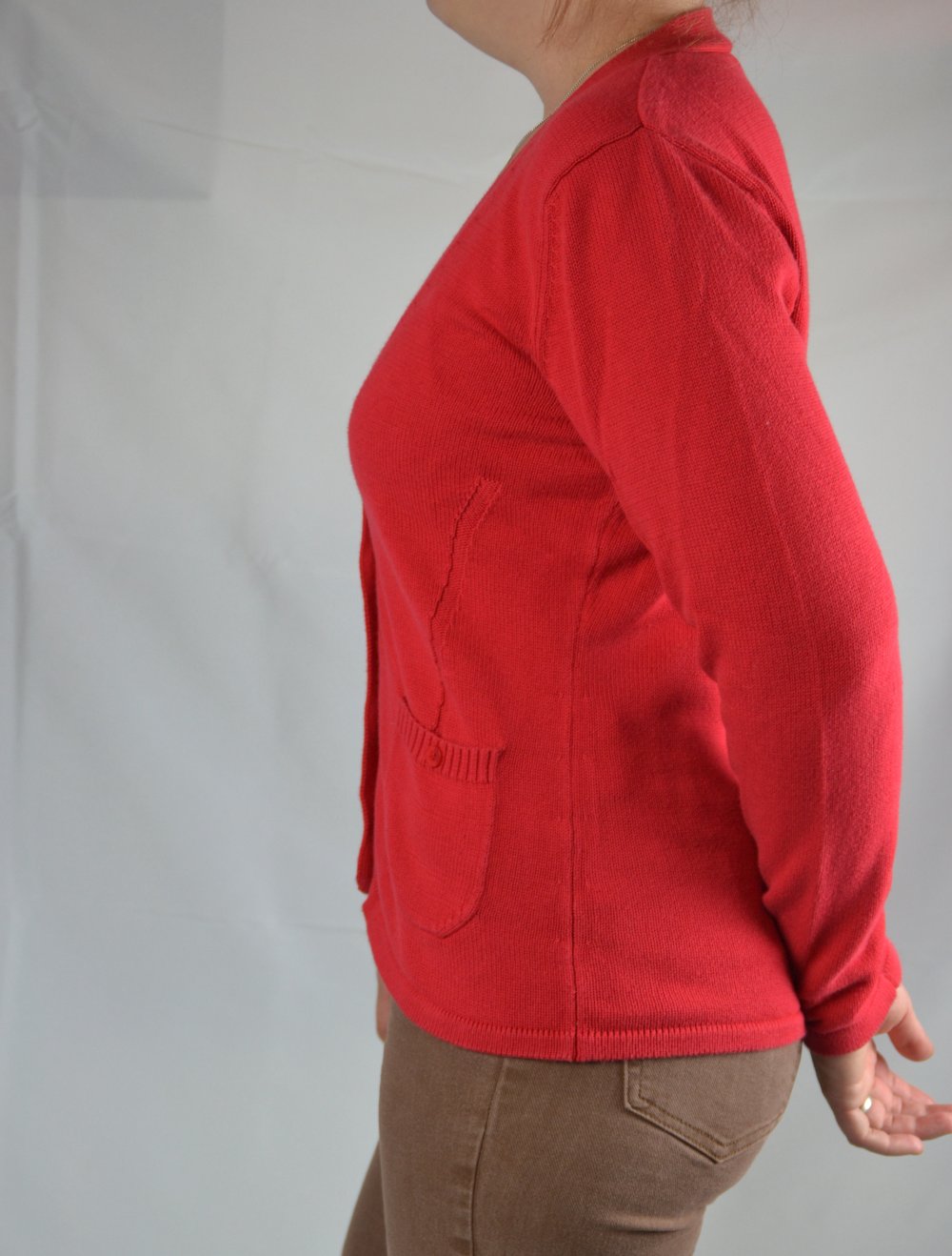 Rote Strickjacke