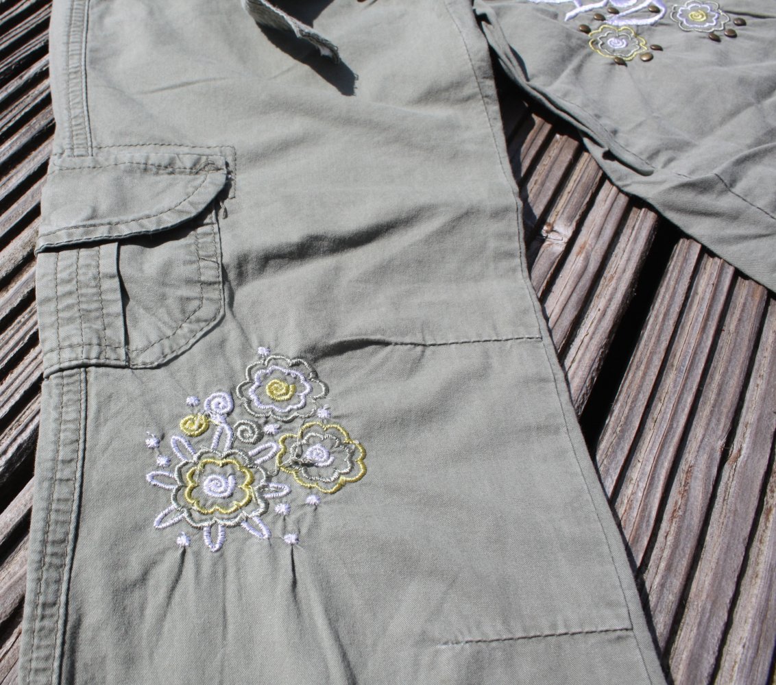 khakifarbene Baumwollstoffhose in Gr. 122 von 