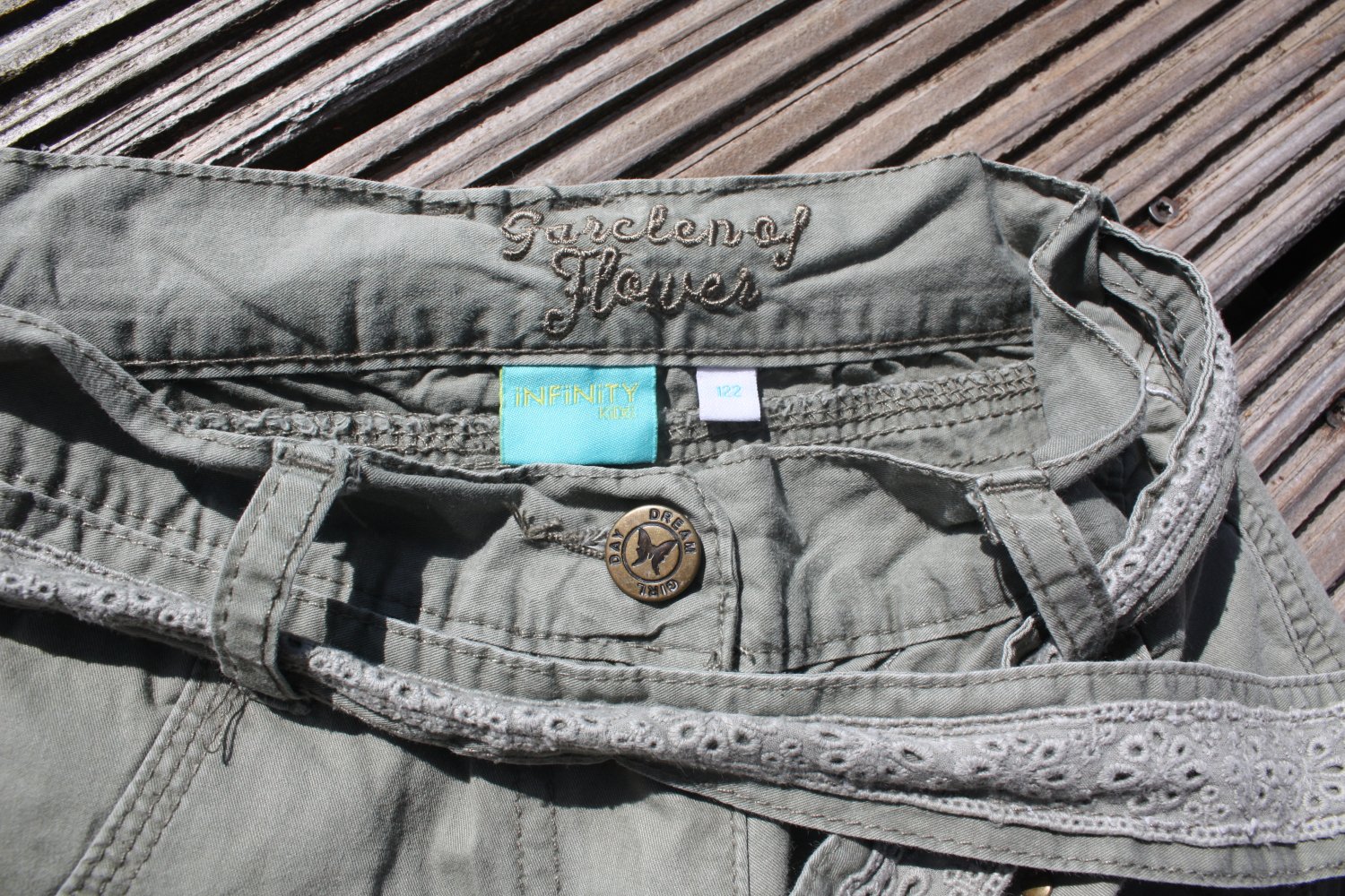 khakifarbene Baumwollstoffhose in Gr. 122 von 