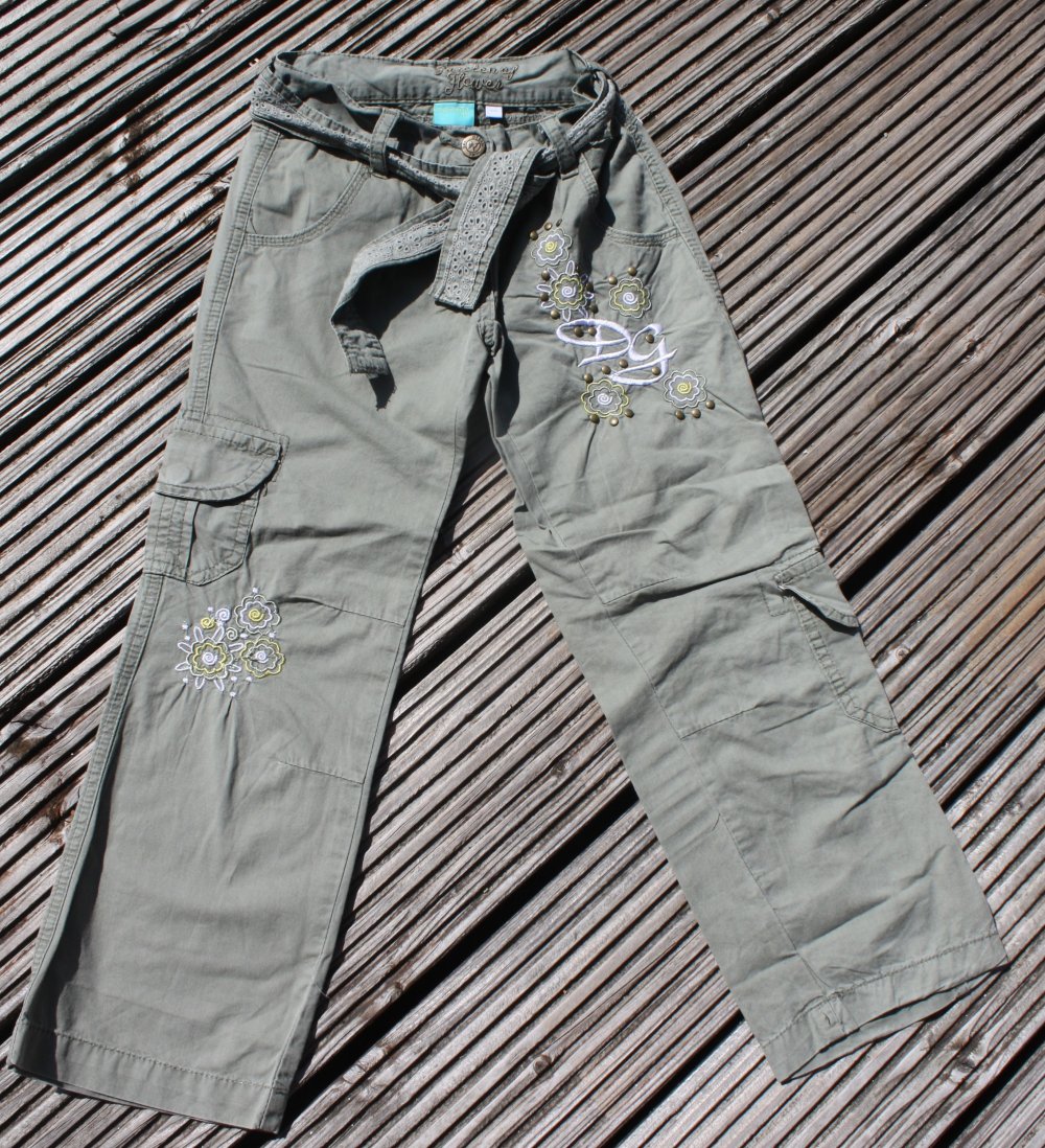 khakifarbene Baumwollstoffhose in Gr. 122 von 
