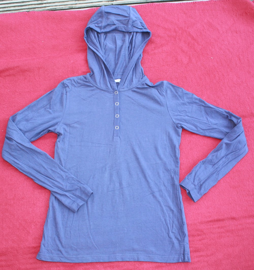 NEUES lilafarbenes Kapuzenshirt in Gr. 146/152 von 