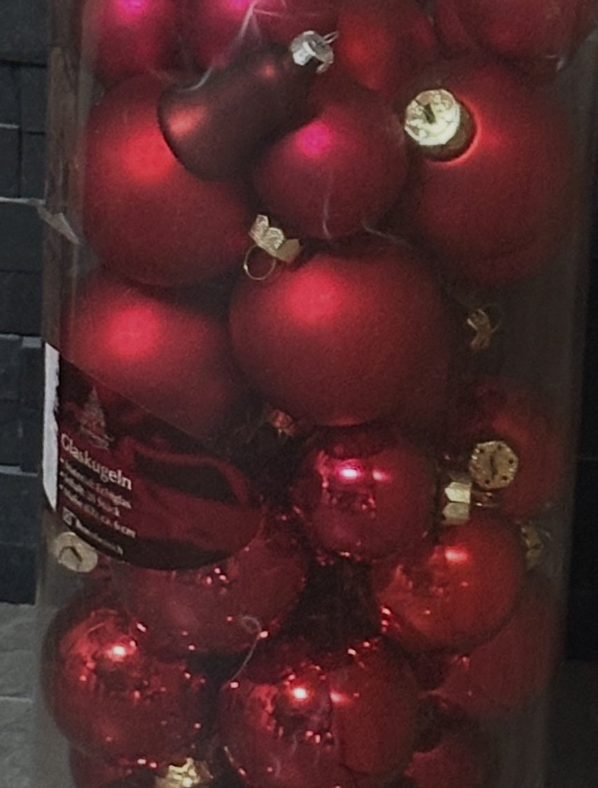 37 Rote Weihmachtskugeln