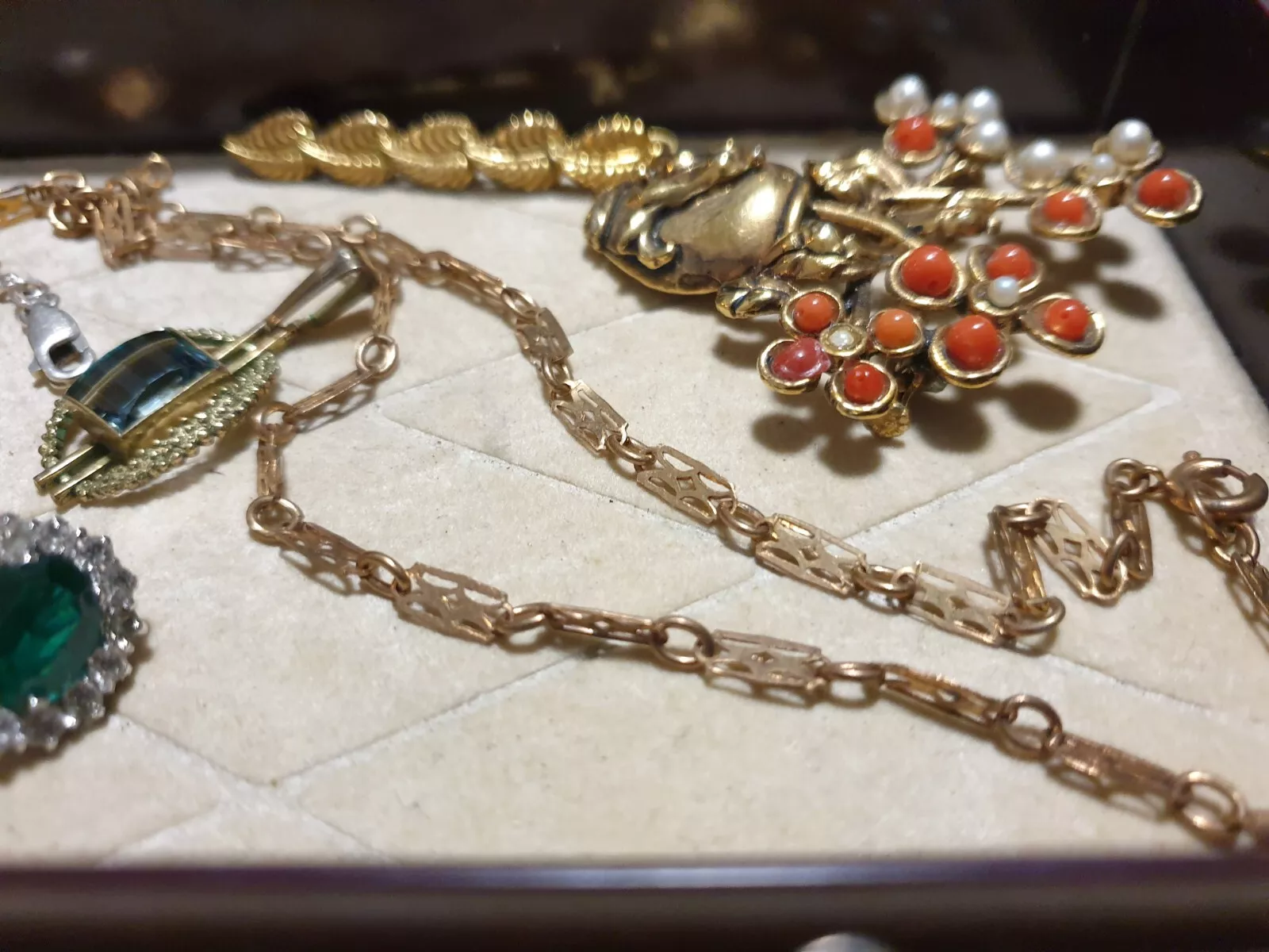 Schmuck Konvolut aus Nachlass- Erbe Schmuckkoffer- Schmuckpaket -Schmuck