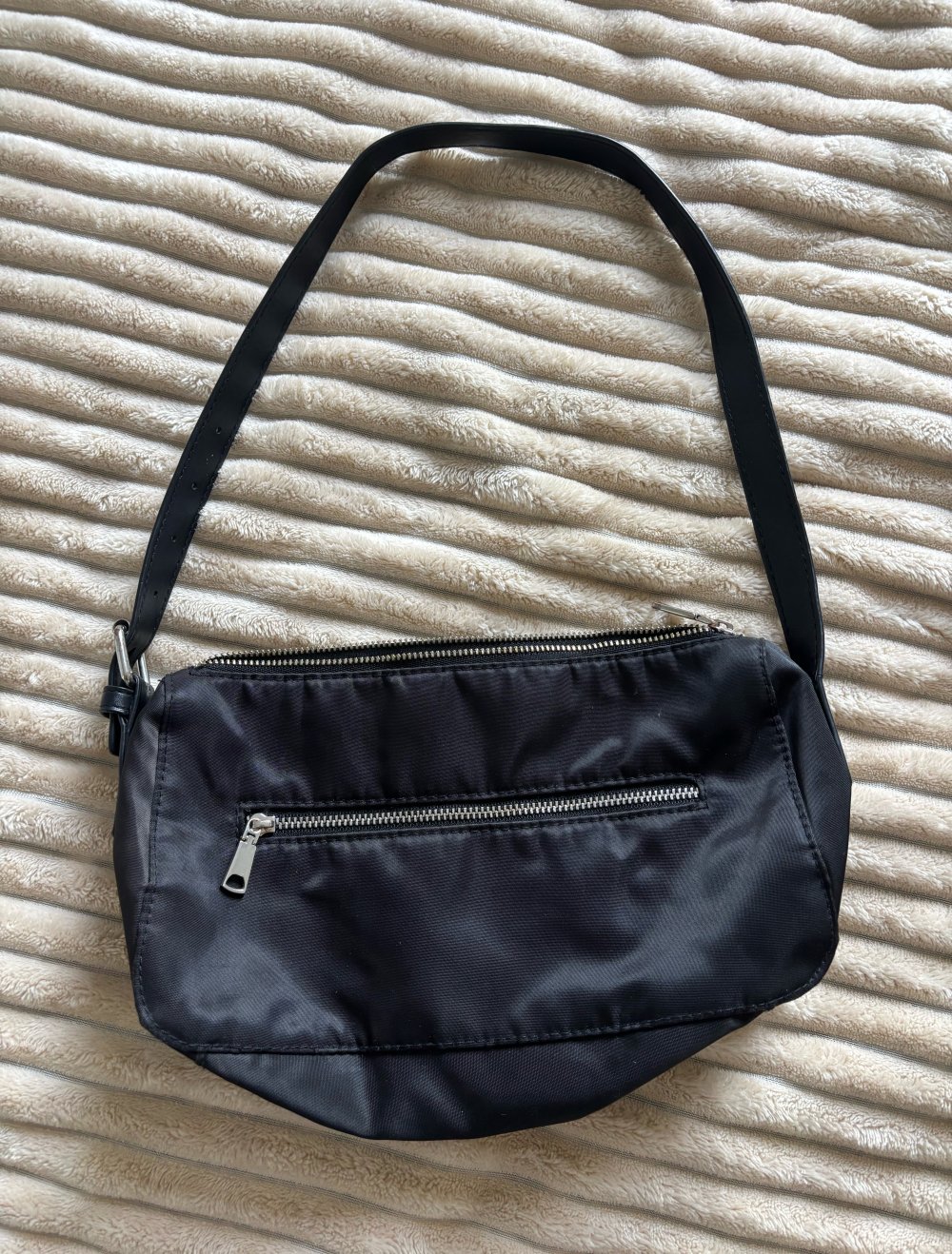 Baguette Back in Schwarz