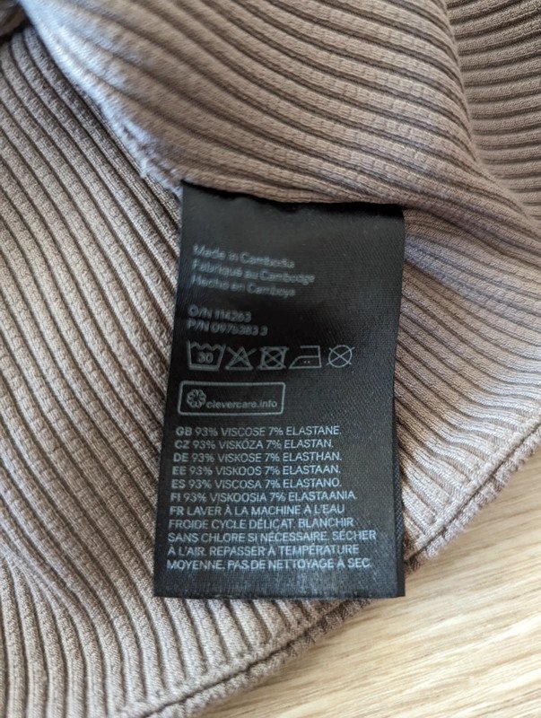 Rippstrick Crop Top mit Herz Dekolleté Viskose bauchfrei