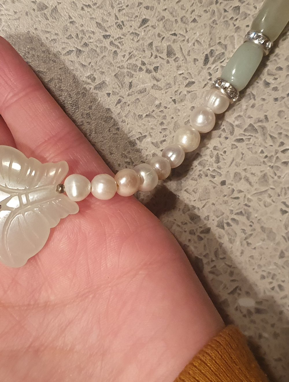 Süsswasserperlen Kette mit echten Jade Steinen und Jade  Anhänger