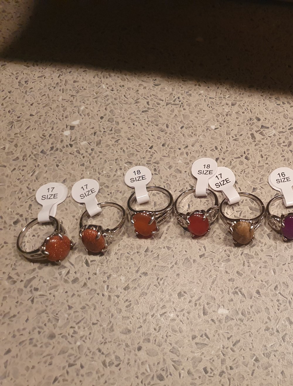 Ringe mit verschiedenen  Edelsteinen