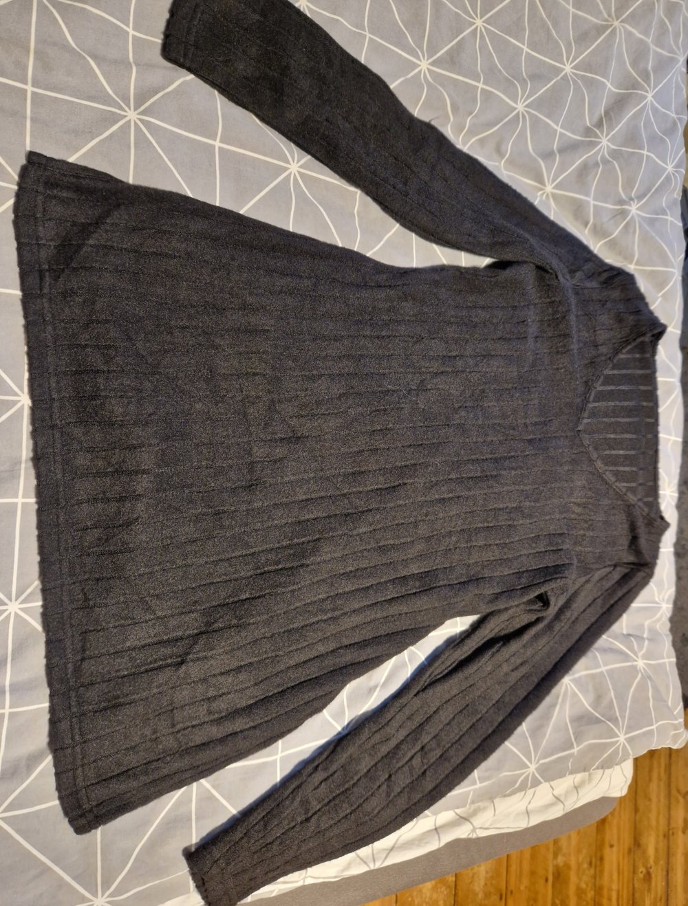 Pullover mit Seitenschlitz L